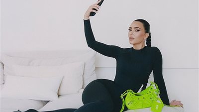 كيم كارداشيان تتألق بأزياء بالينسياجا بعد زيادة ثروتها بمليار دولار| صور