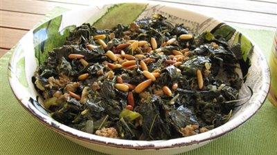 عمرك أكلتِ الملوخية الناشفة بالجمبري؟.. اعرفي الطريقة والمقادير