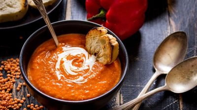 «بتدفي الصدر».. طريقة عمل شوربة الفلفل الأحمر خطوة بخطوة