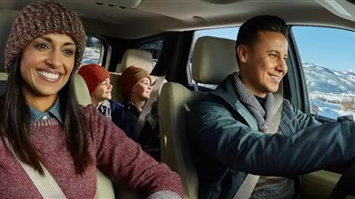 حماتك الأول.. تعرفي على إتيكيت ركوب السيارات