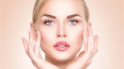 كيف تحصلين على بشرة خالية من العيوب باستخدام الماسكات الطبيعية؟