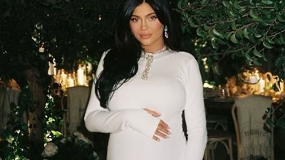 كايلي جينر تنجب طفلها الثاني من شريكها ترافيس سكوت