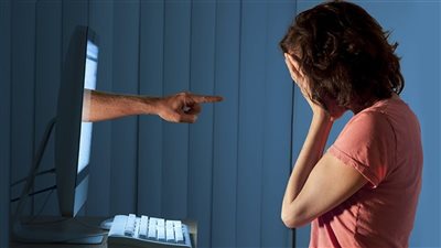 طلبوا 21 ألف جنيه.. تفاصيل مُثيرة وراء رسالة ابتزاز للزوج بـ فيديو إباحي لزوجته