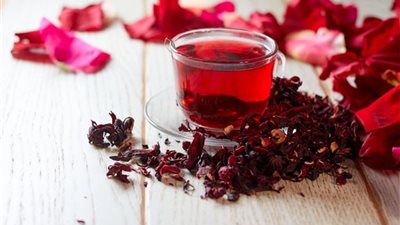 يسبب الاضطرابات.. احذري من الإفراط في تناول الكركديه