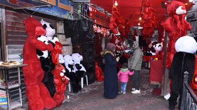 هل الاحتفال بعيد الحب بدعة وحرام؟ 