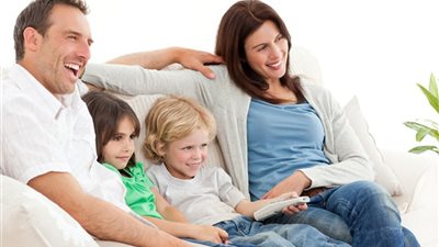 «أخبارها سوشيال ميديا».. كيف تقضي النساء المصريات «سهرة الخميس»؟