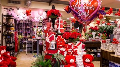 للسناجل والعزاب.. كيف تحتفلين بعيد الحب بمفردك؟ 