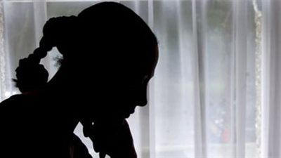 صرخة زوجة: جوزي ولَّع فيَّا بسبب والديه