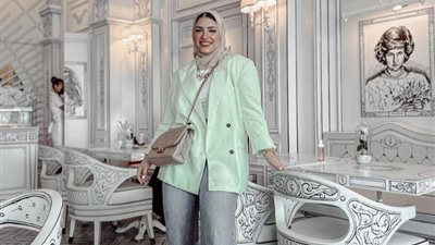 «موضة السبعينيات».. طرق لبس البنطلون «الوايد ليج» بأكثر من طريقة| صور