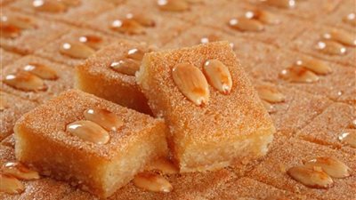 أحسن من الحلواني.. طريقة عمل البسبوسة في البيت خطوة بخطوة 