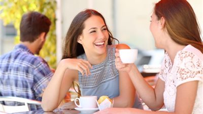 أخت جوزي متسلطة أتعامل معاها إزاي؟.. استشارية ترد: خليكي ذكية 