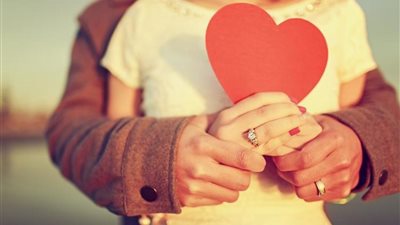 حسب برجك وتاريخ ميلادك.. احتفالك المناسب بعيد الحب 