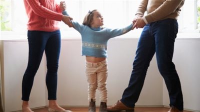 طفل يجمع والديه المنفصلين بالإكراه في النادي الأرستقراطي