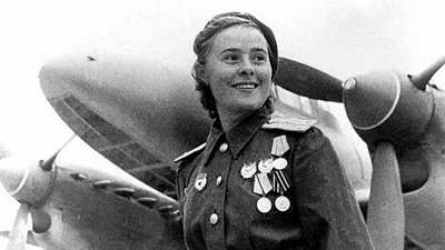 حرب روسيا وأوكرانيا.. قصة أول حسناء تقود طيران السوفييت| فيديوجراف