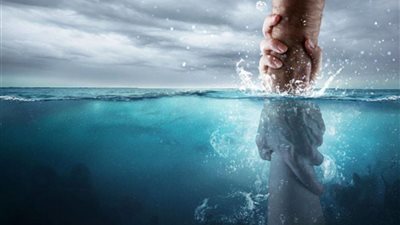 «حياة مرتاحة».. تفسير حلم إنقاذ شخص من الغرق للعزباء والمتزوجة والحامل