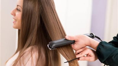 تعرفي على أضرار فرد الشعر بالحرارة وكيف يمكنك تفاديها؟