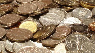 «قضاء الحاجات».. تفسير رؤية الفلوس الفضة في المنام للعزباء والمتزوجة والحامل والمطلقة