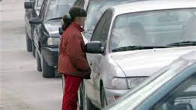 أم بلا قلب.. دمرت مستقبل طفلتها من أجل المال 