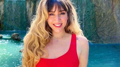 «فرح الزاهد» ترد على شائعة دخولها الفن بالواسطة عبر شقيقتها «هنا»