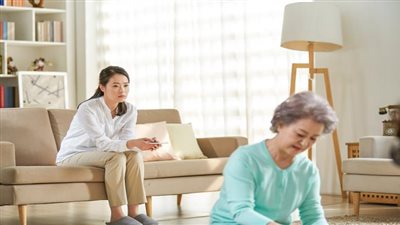 مشاكل الأمهات على السوشيال ميديا.. «بنتي بتحب حماتي أكتر مني أعمل إيه؟!»