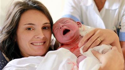 لتعافٍ أسرع.. 3 خطوات لازم تعمليها بعد الولادة القيصرية