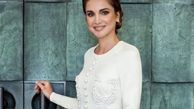 في اليوم العالمي للمرأة.. استوحي إطلالاتك من الملكة رانيا 