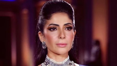 «منى زكي» تتخطى أزمة «أصحاب ولا أعز» بهذه الطريقة 