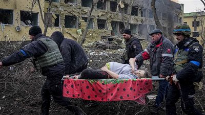 «جرائم الحرب ضد أمهات أوكرانيا» عشرات المصابين بقصف مستشفى الولادة 