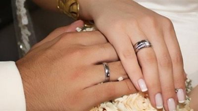 حُكم لبس الدبلة واتخاذها علامة على الخطوبة والزواج.. «الإفتاء» تُجيب