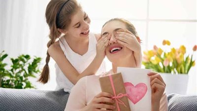 «بنكتة وأغنية من تأليفك».. احتفلي بوالدتك في عيد الأم بطريقة جديدة