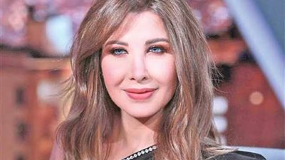 نانسي عجرم تُثير غضب شرطة الموضة بسبب «شورت»