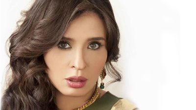 دينا لـ«هير نيوز»: أتحدى نفسي في رمضان بمسلسل «ملف سري»