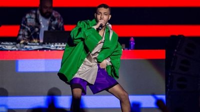 «سعر الجاكيت 40 ألف جنيه» سعر خيالي لإطلالة ويجز في الرياض