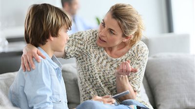 «متقوليش عيب وحرام».. كيف أتعامل مع طفلي كثير الأسئلة؟