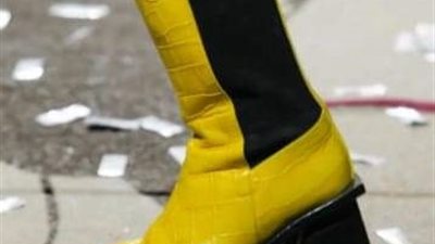 «كعب الجرس» أحذية مجنونة تتصدر صيحات الموضة في ربيع 2022| صور