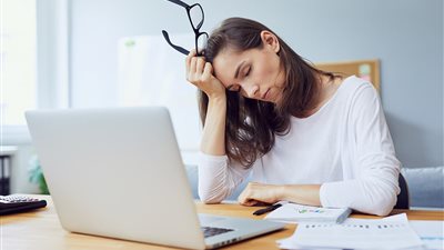 أطباء أسبان: الإجهاد يؤدي لصبغ جلدك باللون الباهت