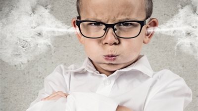 احذري التدليل المستمر.. أخطاء عفوية تجعل ابنك طفل عصبي