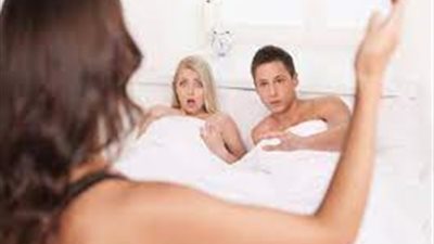 «الزوج المفتري».. ضبطته زوجته يُمارس الجنس مع فتاة ليل فتصرف بشكل غير متوقع