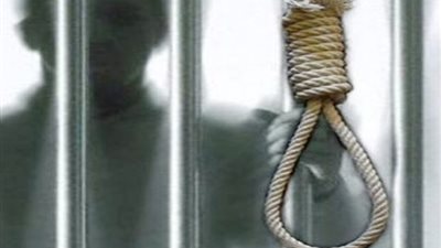 «خنقه بحبل فوق شجرة».. عم يقتل ابن شقيقه بعدما شاهد أمه بين أحضانه