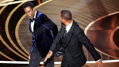 «صفعة الأوسكار 2022» ويل سميث ينتقم لزوجته بعد تعرضها للتنمر| فيديو