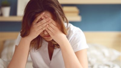 أهمها الهرمونات.. أسباب تجعل النساء أكثر ترددًا على العيادات النفسية من الرجال