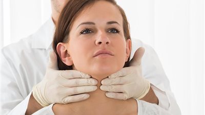 10 علامات تكشف إصابتك بقصور الغدة الدرقية  