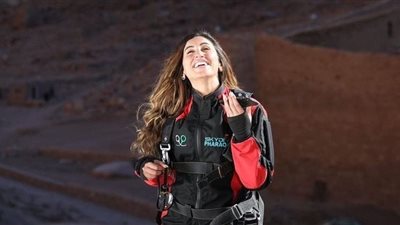 دينا الشربيني تقفز من طائرة «نجوم السماء» في سانت كاترين| فيديو