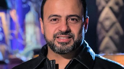 مصطفى حسني: «جرب تدعي في الوقت دا وشوف ربنا هيستجيب لك ازاي».. فيديو