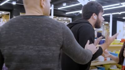 «ضرب والدته وأهانها بقسوة».. جمهور برنامج الصدمة يؤدب شاب تطاول على والدته لأنها خادمة| فيديو