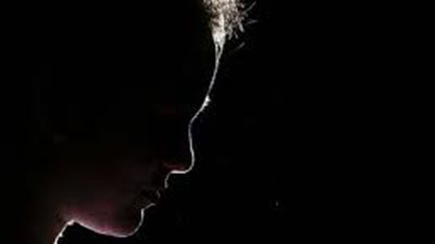 سيدة تطلب الخلع: زوجي دائم العلاقات الجنسية مع النساء والرجال!