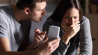 زوج يسأل «مراتي بتحب راجل تاني أعمل إيه؟!».. والتعليقات: «عندها حق!»