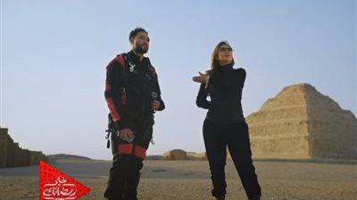 «في نجوم السماء» نيللي كريم ممنوعة من التحليق برفقة زوجها فوق هرم سقارة| فيديو 