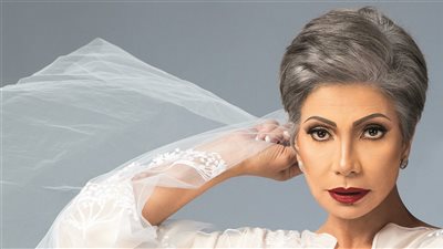 سوسن بدر بالألوان الترابية خلال تكريمها في حفل أكثر 50 امرأة مؤثرة| صور