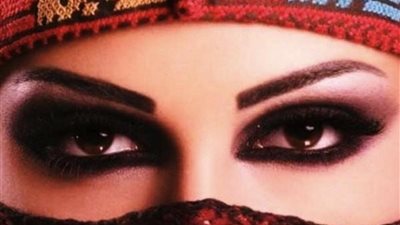 فتاوى رمضان| سيدة تسأل عن حُكم الوضوء مع وجود الكحل على العين.. «الإفتاء» تُجيب